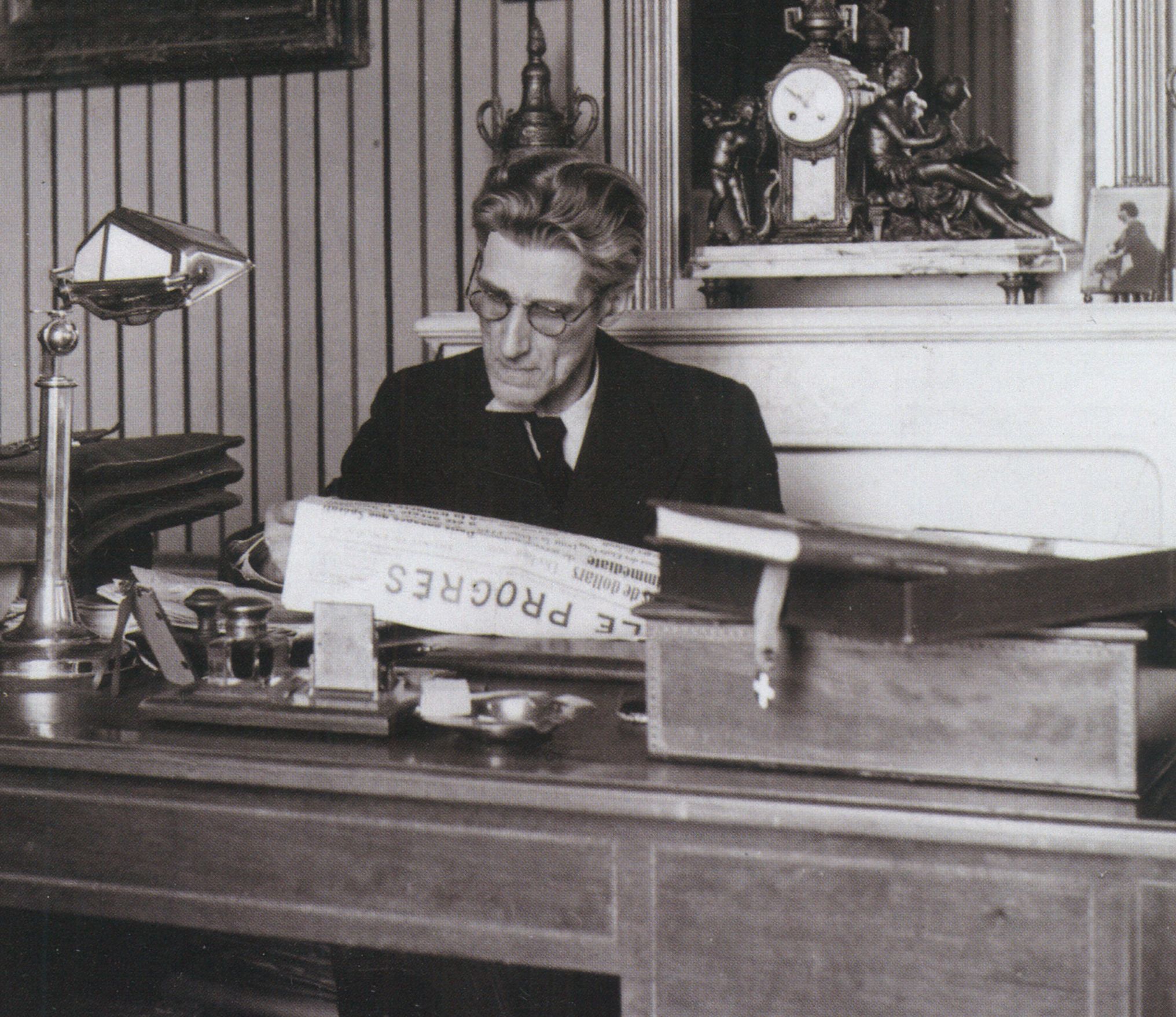 Jean de Sperati in his office Image